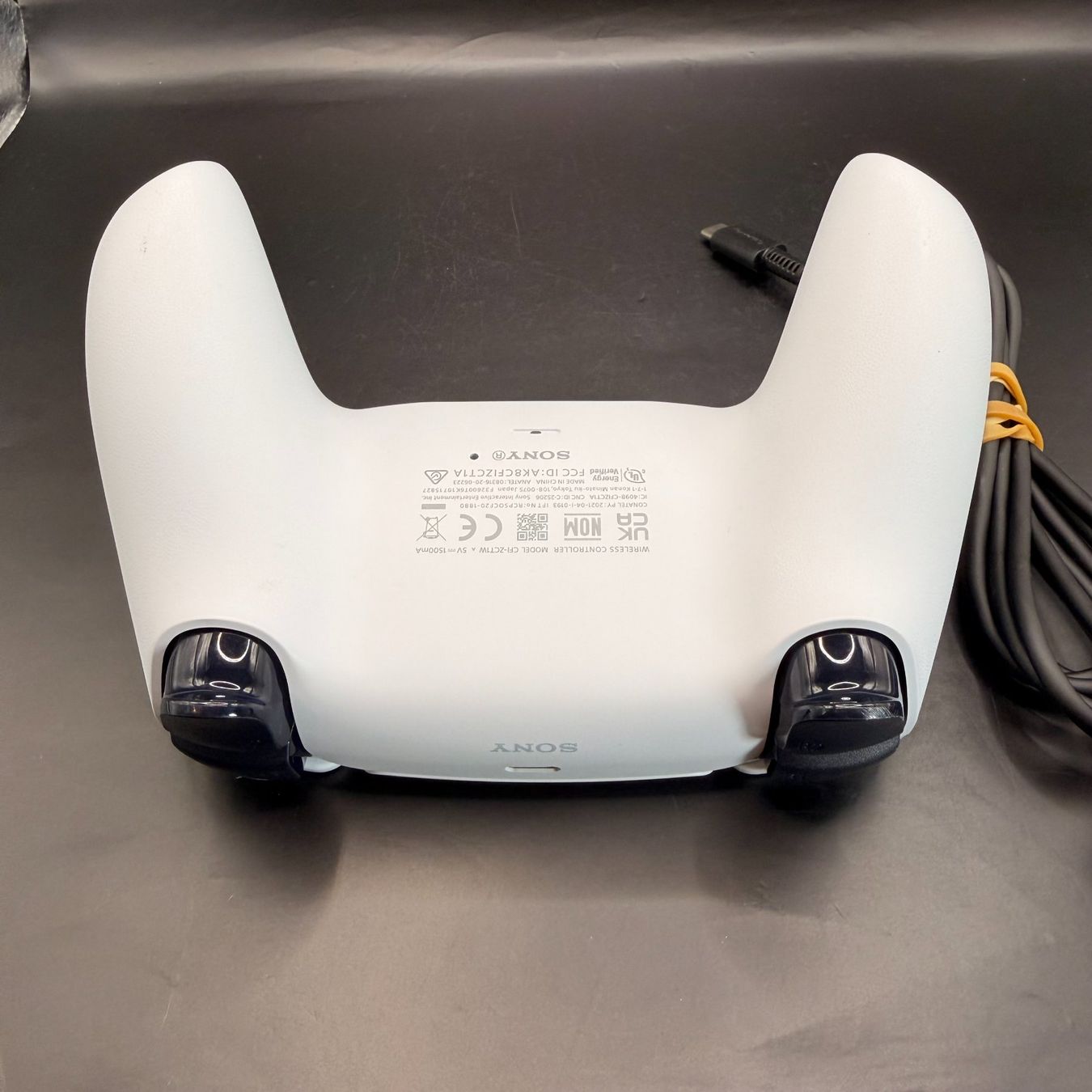 Sony Controller: PlayStation 5 DualSense Controller Weiss/Schwarz – Usato da Düdingen venduto da Nerdworld 2