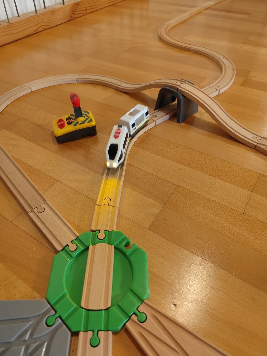 Giocattoli: Grosse Holzbahn für Kinder – Usato da St.Gallen venduto da cannondalesv700 2