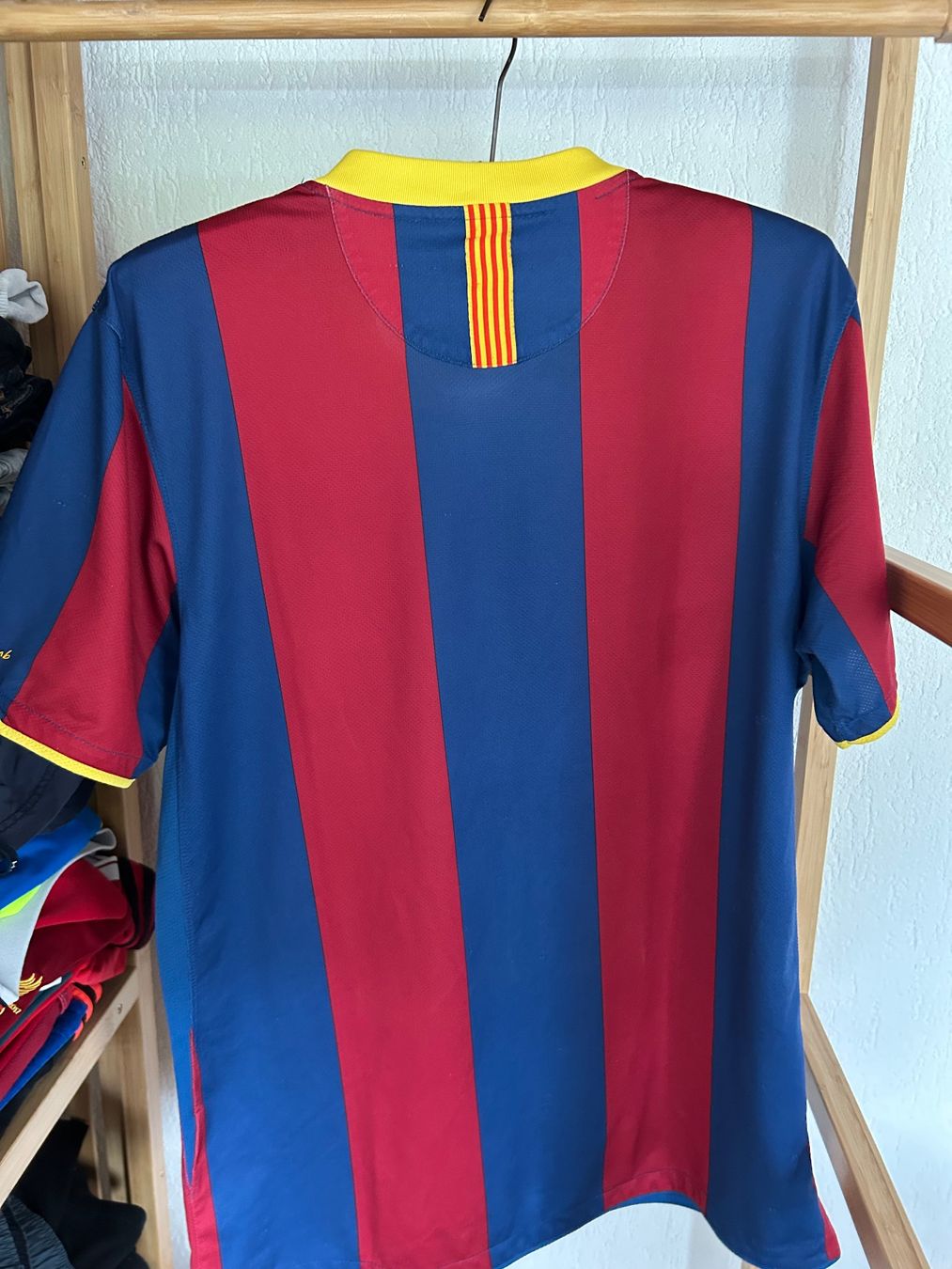 FC Barcelona Canottiere & Pantaloni: Maillot Barcelone 2010 – Usato da Courgenay venduto da mar_w26c 4