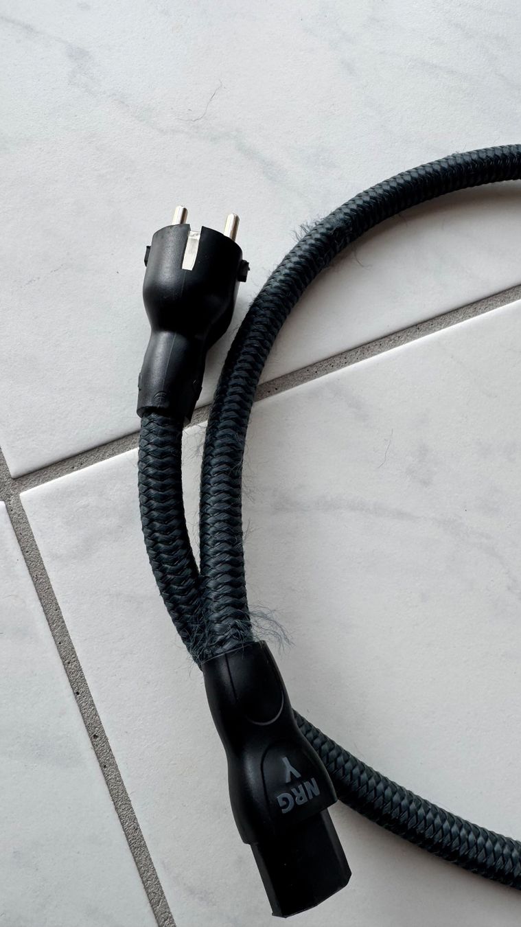 AudioQuest Kabel: AudioQuest NRG-Y3 EU-C13 Stromkabel 1m – Gebraucht aus Ennetbaden von vik_l8jt