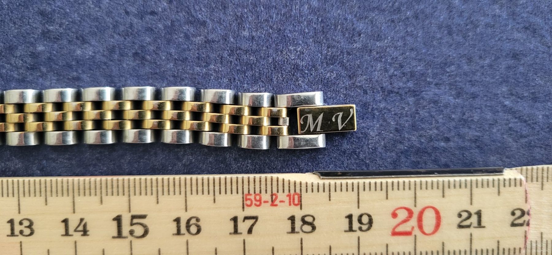 Bracciali & Braccialetti: Schönes Edelstahl Armband mit den Initialen M V – Usato da Brugg AG venduto da Leona90 2