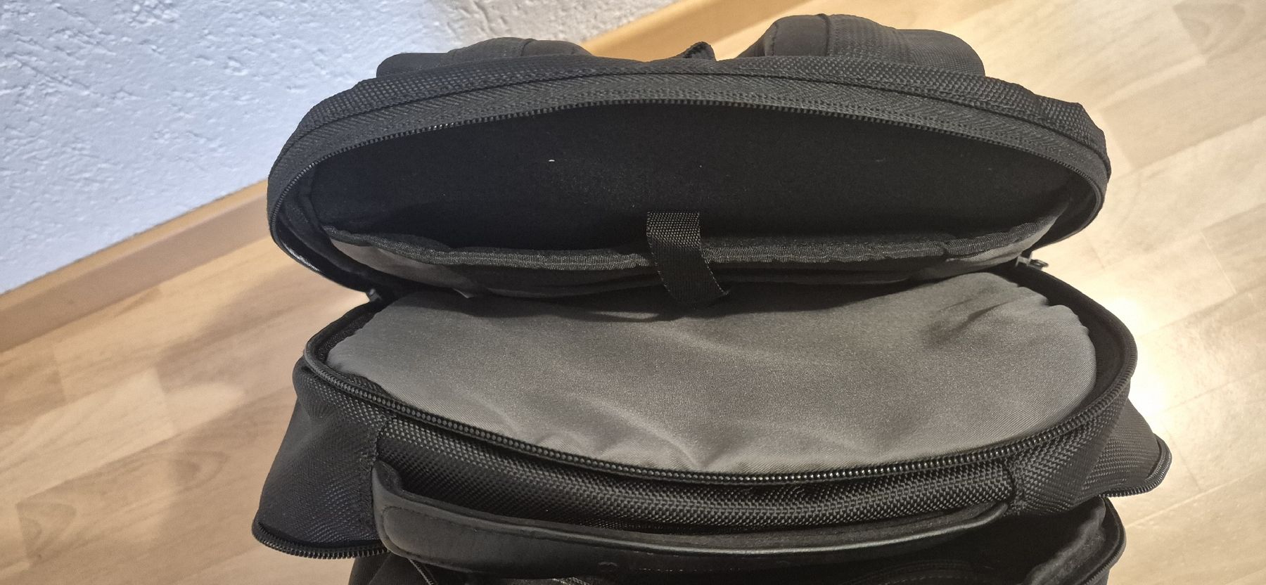 Victorinox Zaini: Victorinox Rucksack schwarz – Usato da Schwyz venduto da Vesparider01 6