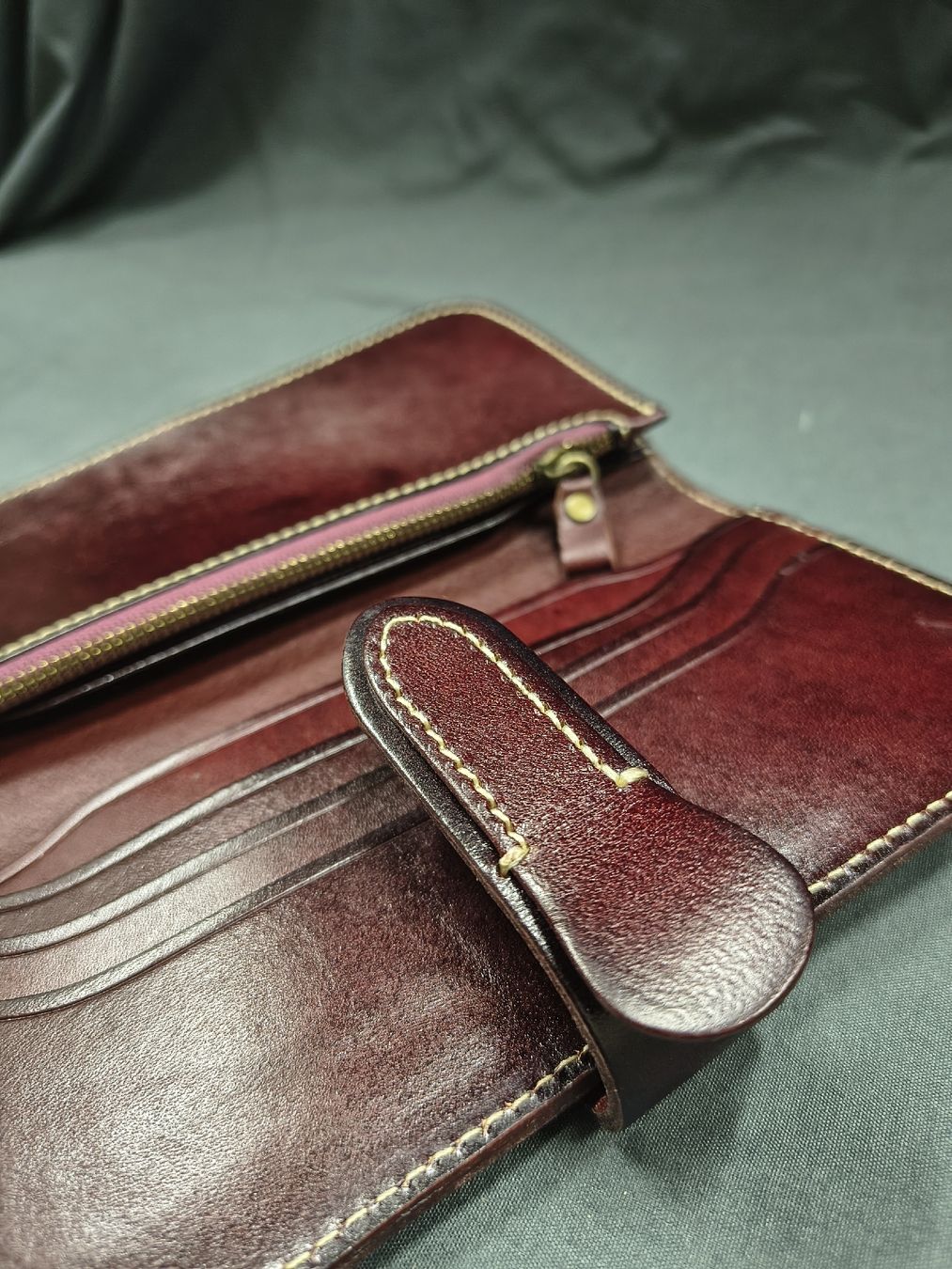 Brieftaschen: Leather long wallet – Neu und originalverpackt aus Vevey von cos-vero 2