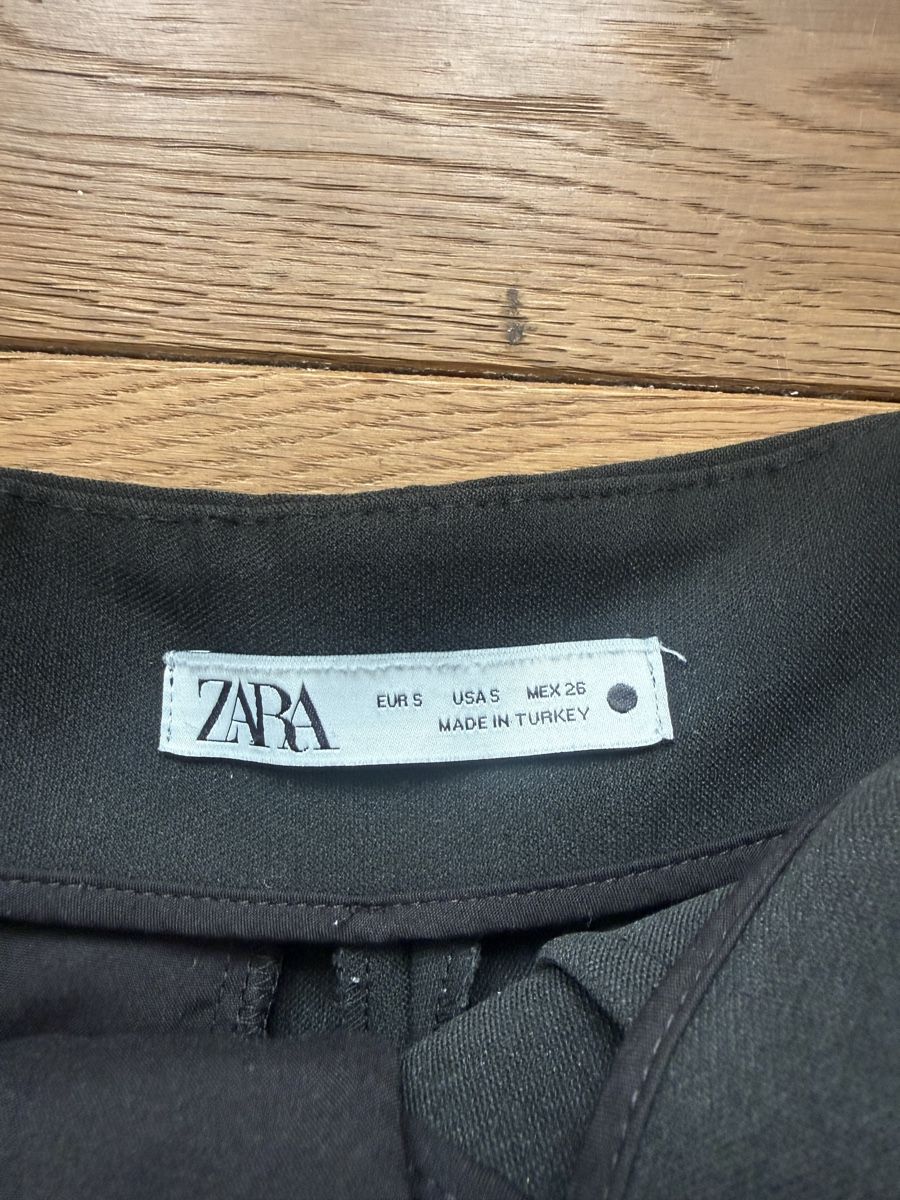 Zara Pantalons: ZARA SCHWARZE SHORTS EU S – D'occasion à Goldach par jil_vnd8 1