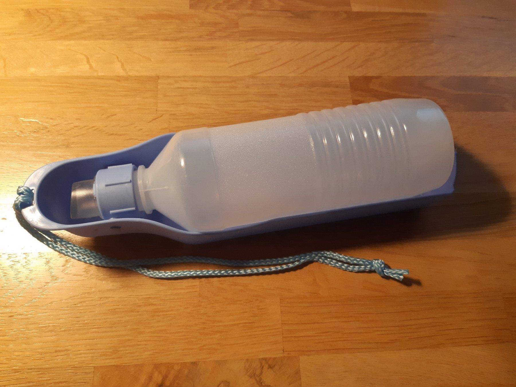 Altro in Stoviglie & Bicchieri: Travel drinking bottle for dogs – Usato da Rieden AG venduto da Werkstattlaedeli