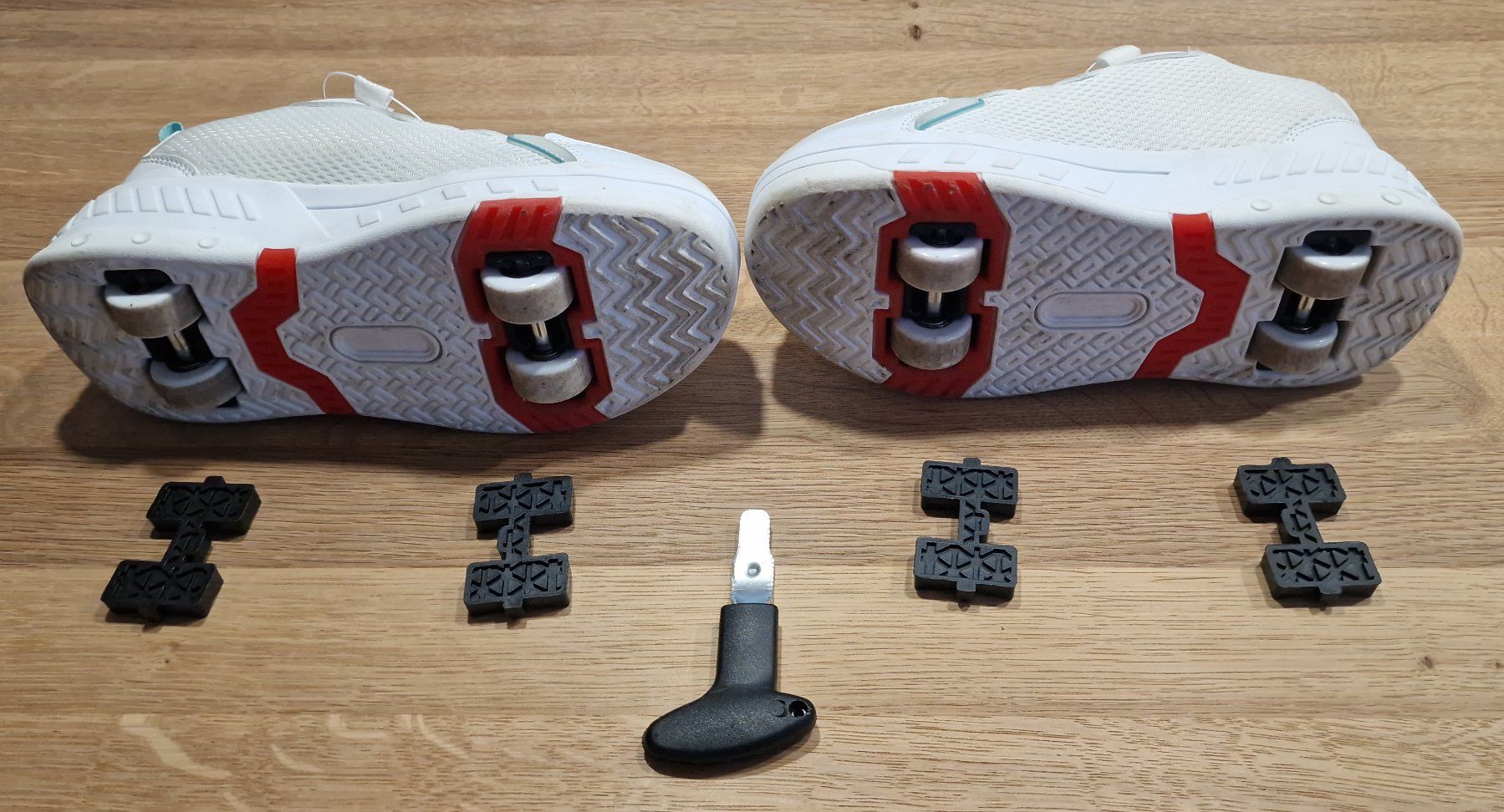 Pattini in linea & Pattini a rotelle: lässige Mädchen Turnschuhe mit vier Rollen - Gr. 34 – Usato da Fällanden venduto da zeno01 7
