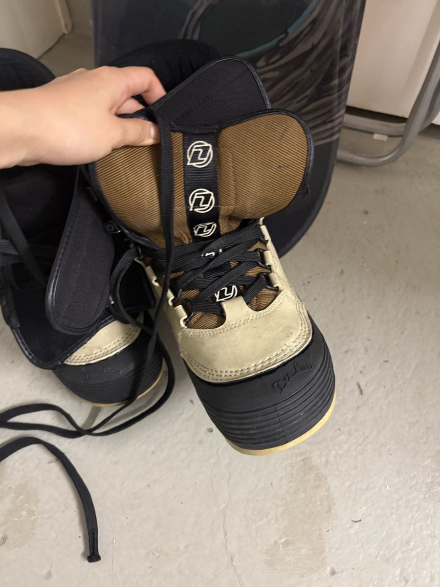 Board: Used Nitro Snowboard with Bindings and Shoes – Usato da Zürich venduto da lsy_9v2j 2