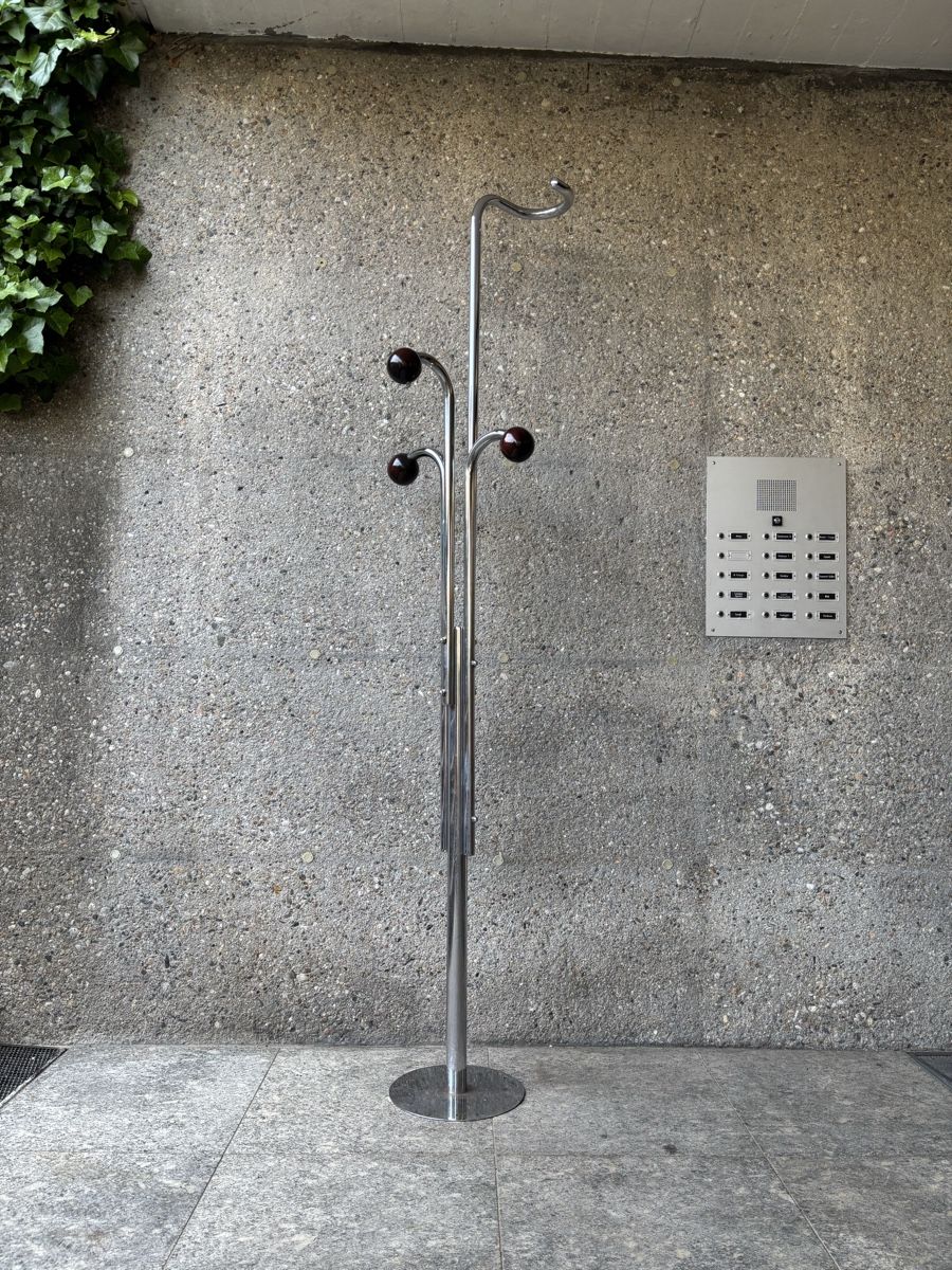 Kleiderbügel: Coat Rack Space Age 1970s Italian style – Gebraucht aus Lugano von rrkivio