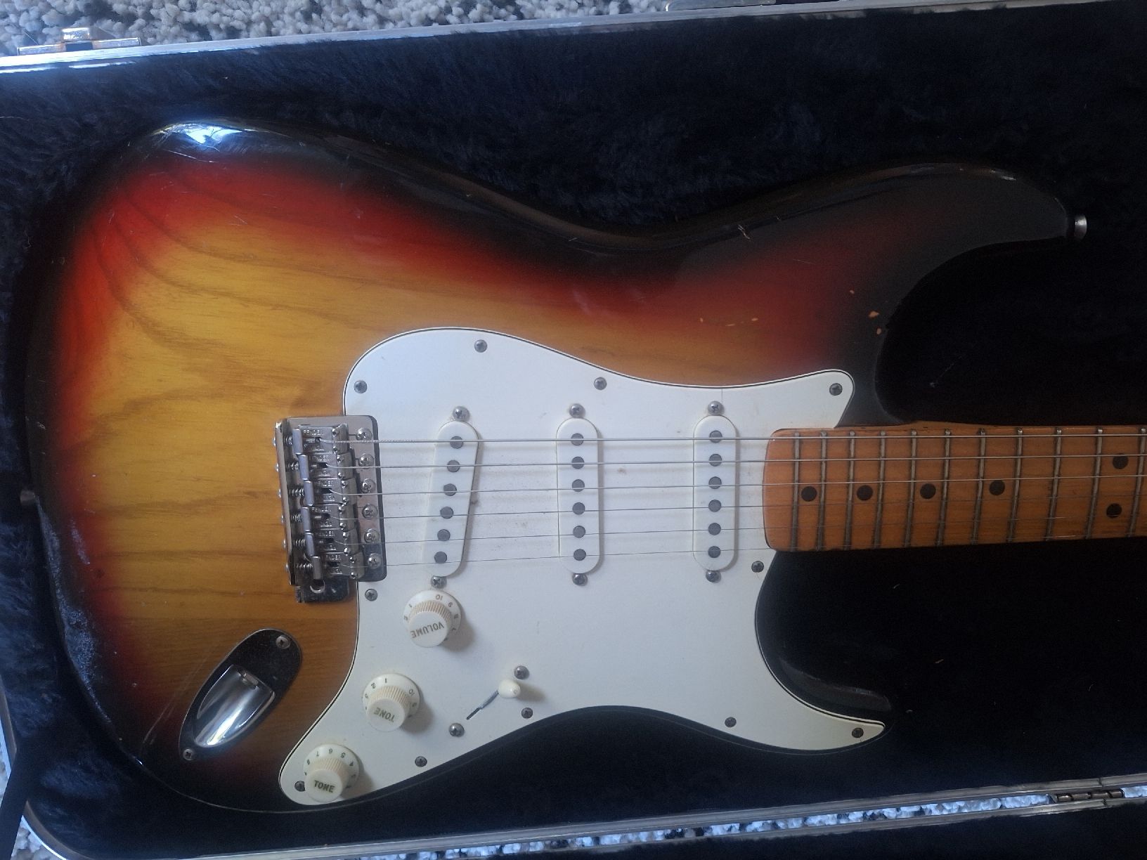 Fender Strumenti musicali: Fender Stratocaster sunburst 1975 – Usato da Le Sentier venduto da shuck 3