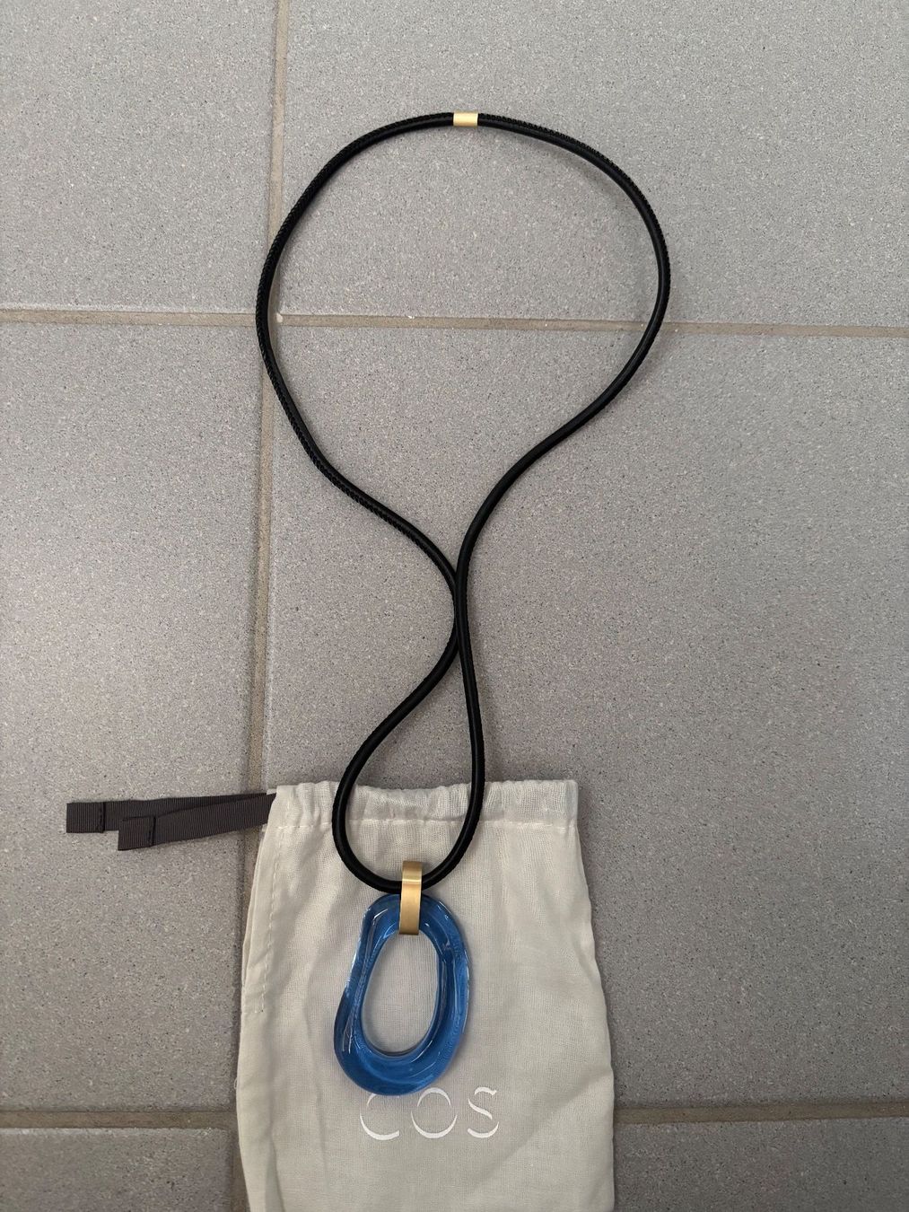 Cos Catenine: schlichte Halskette COS – Nuovo (secondo la descrizione) da Wangen ZH venduto da Mahmood11