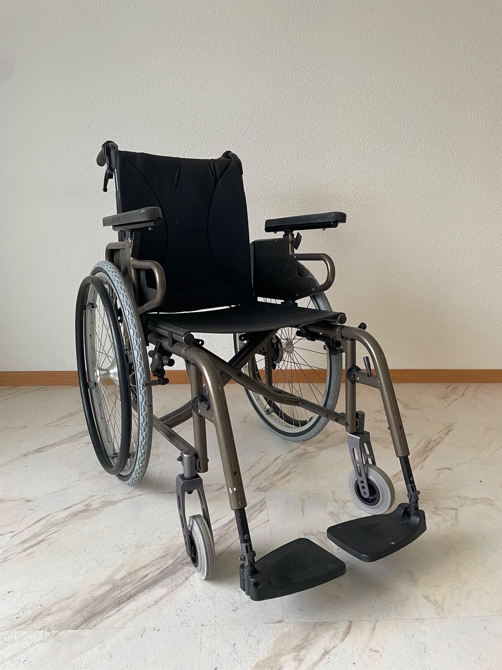 Sedie a rotelle: Küschall Rollstuhl – Usato da Winterthur venduto da taiyo 1