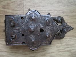 Antikes Truhenschloss geschmiedet