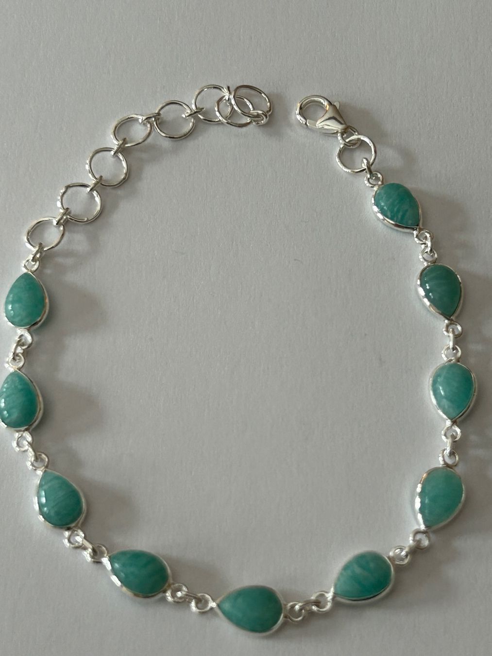 Bracciali & Braccialetti: Armband aus Sterling Silber mit Amazonit Steinen – Nuovo e nell'imballaggio originale da Innertkirchen venduto da Glatthard-Interior
