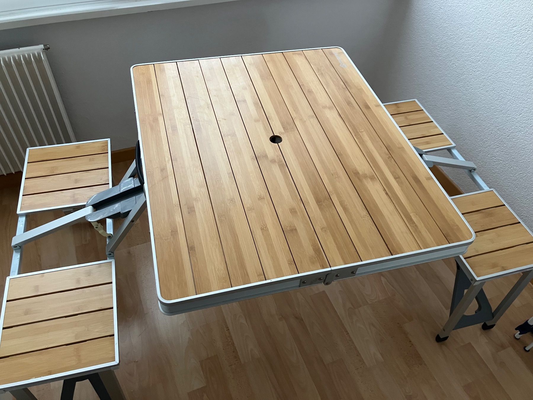 Tische: Picknick/Koffertisch – Gebraucht aus Nidau von  1