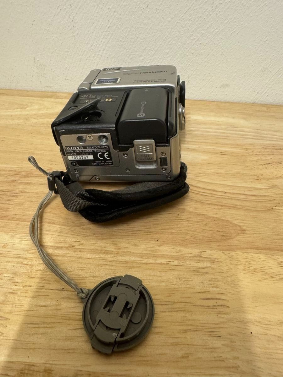 Sony Videocamere: Camcorder Sony DCR-PC2E gebraucht mit Ladekabel – Usato da Spreitenbach venduto da d.palazzo 4