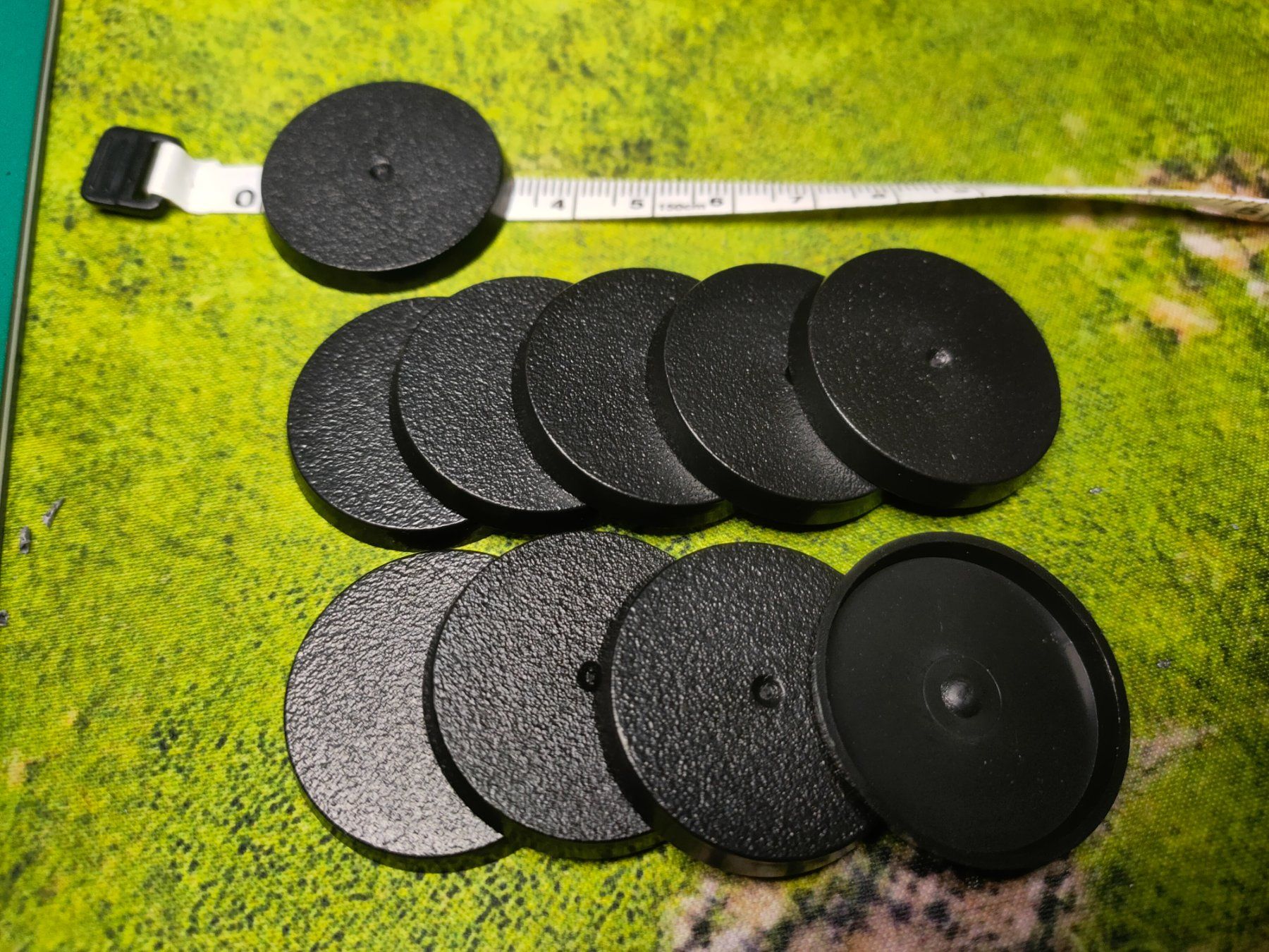 Kit di modellismo & Modellini statici: 10 x Base rund 32 mm Warhammer 40k, AoS etc – Nuovo (secondo la descrizione) da Baden venduto da Araneus