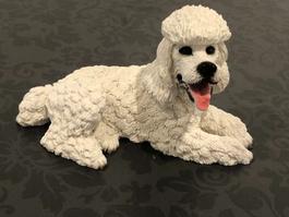 Figurine Chien Caniche en résine