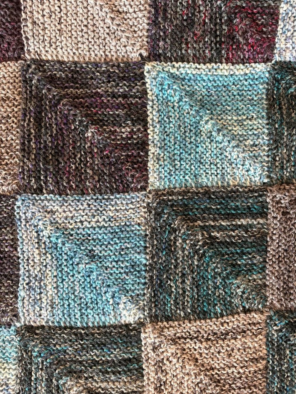 Couvertures: Handgestrickte Decke – Neuf avec emballage d'origine à Zuchwil par Adr_p2zn 1