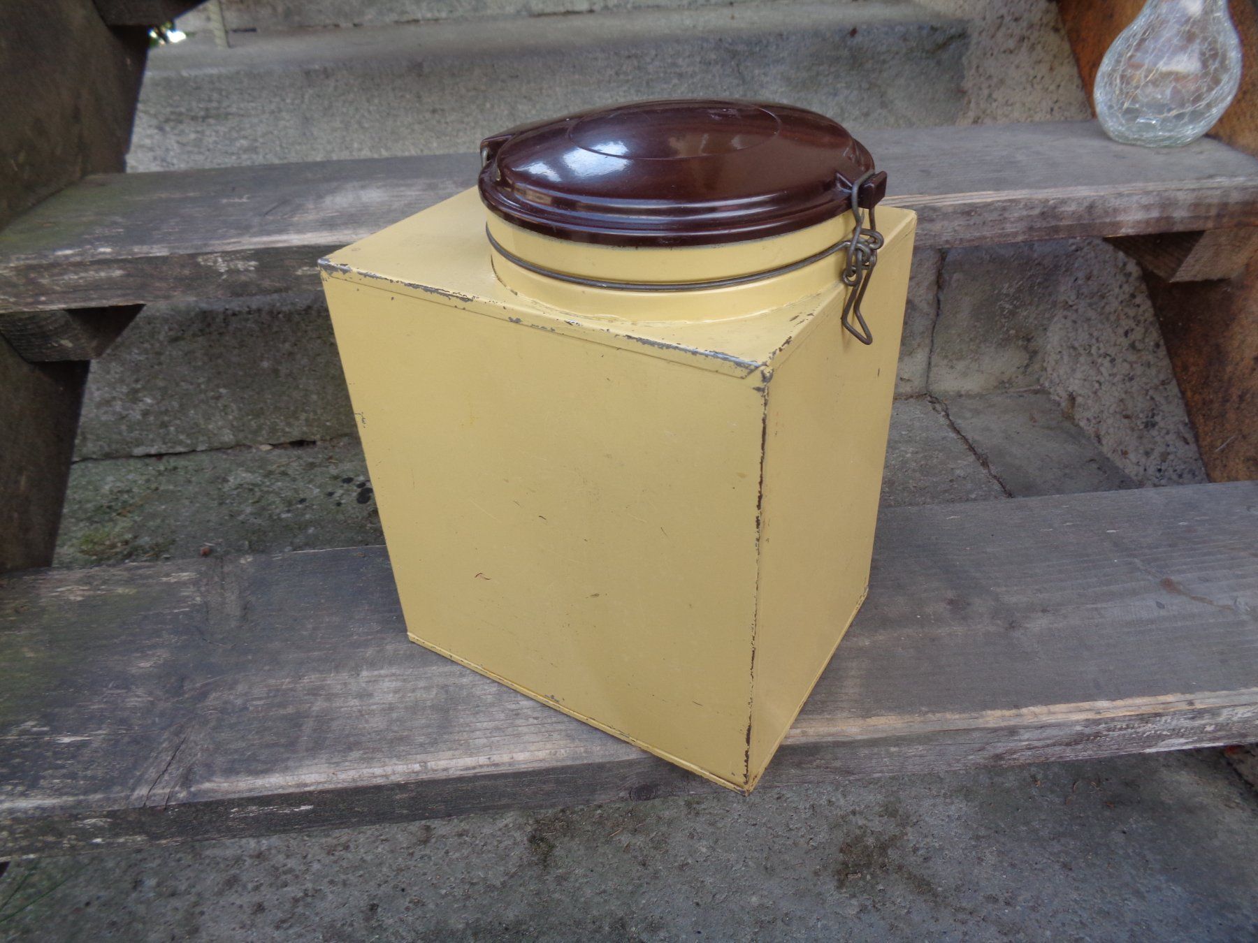 Sonstiges für Haushalt & Wohnen: Blechdose ca. 21 x 16 x 26 cm. für Katzentrockenfutter oder – Gebraucht aus Hägglingen von Orysen 1