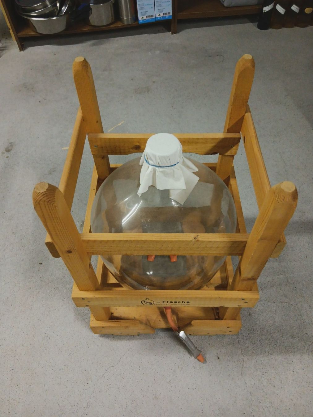 Autres vaisselles & verres: TS Flasche mit Holzverschlag – D'occasion à st.gallenkappel par Annemariehotz