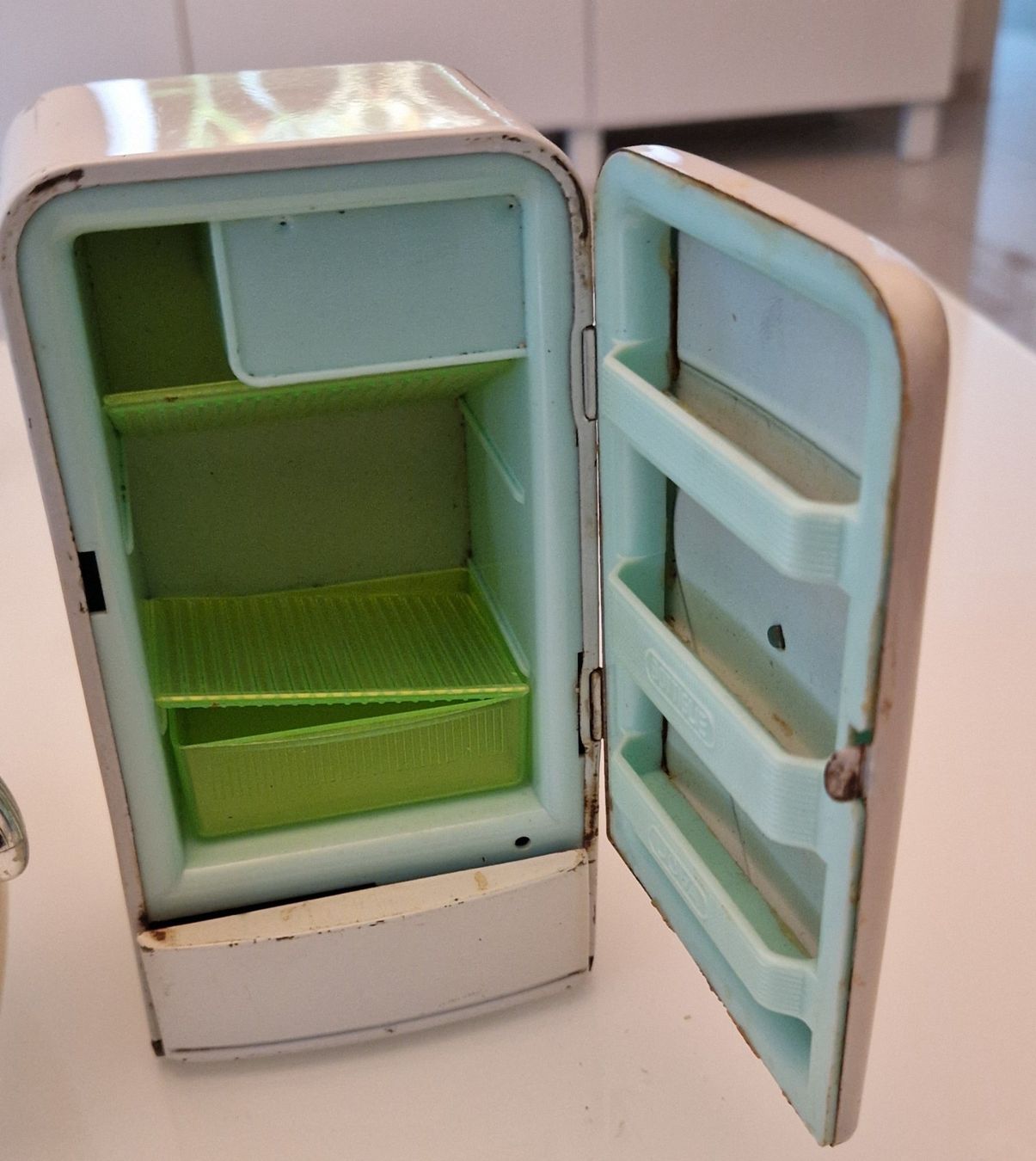 Tutte le decorazioni: Retro Kühlschränkli – Usato da Hildisrieden venduto da Anthosa3 4