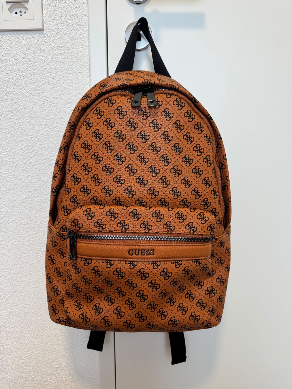 Guess Sacs à dos: Guess Rucksack braun – Neuf (Voir description) à Maisprach par jokoundklaas