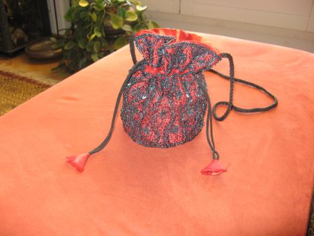Tasche, Beutel rot mit Perlen bestickt