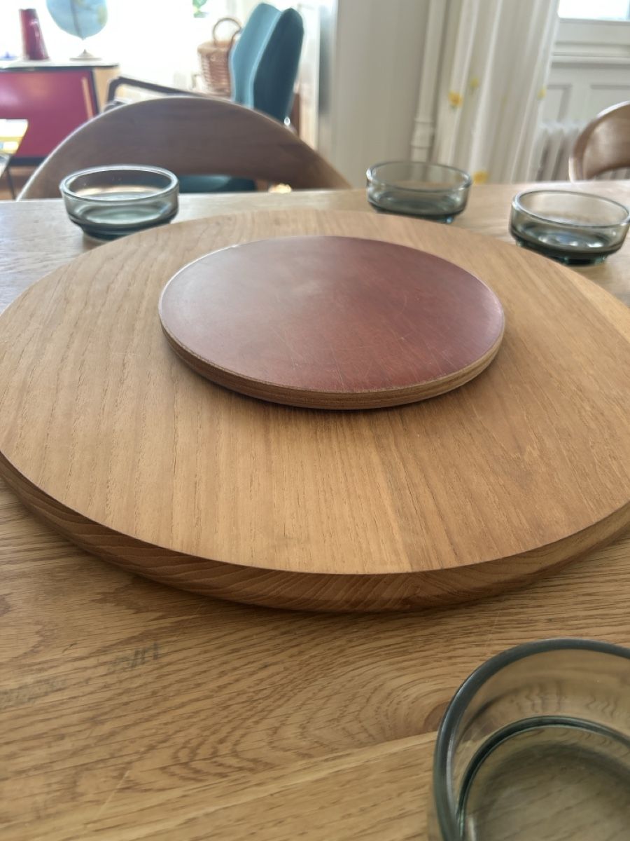 Piatti di portata: Danish Design Mid Century Rauchglas drehendes Holztablett – Usato da Herisau venduto da Renee30 3
