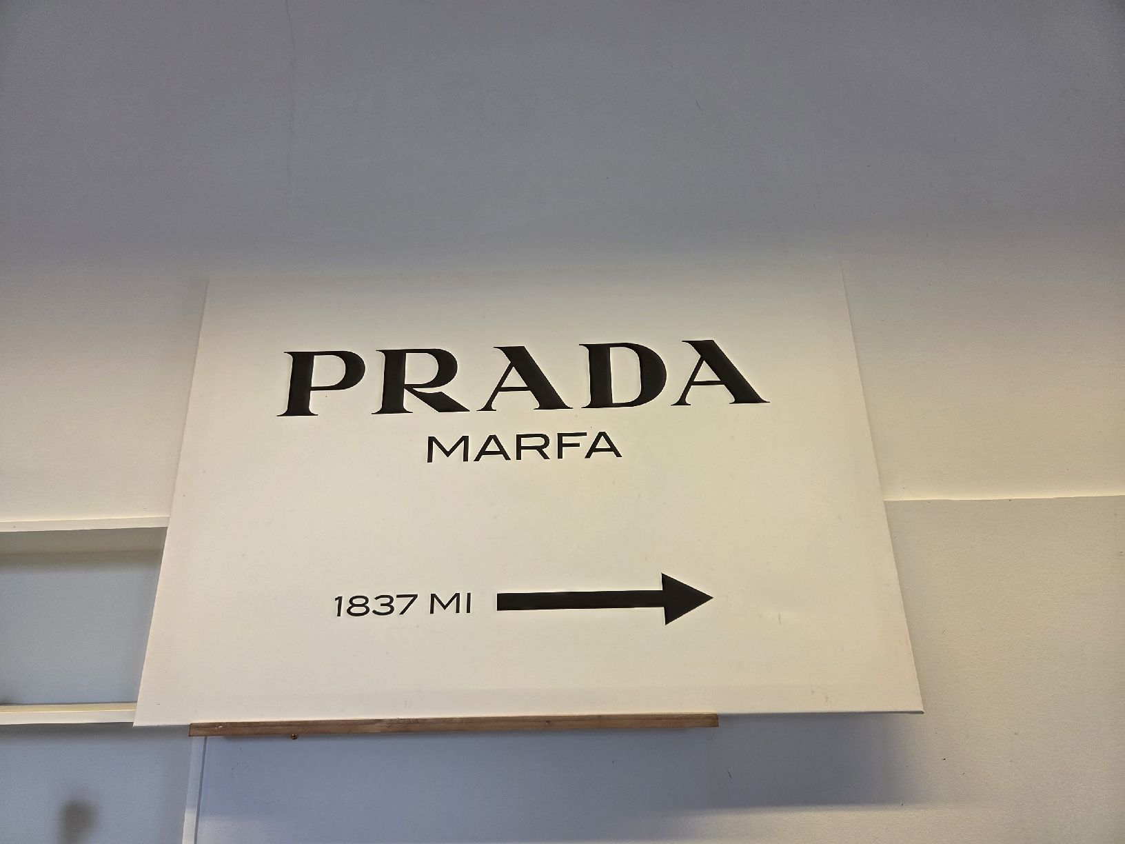 Tutte le decorazioni: Prada Marfa Schild 1837 Meilen Richtung Pfeil – Nuovo (secondo la descrizione) da Altnau venduto da Tanii1980