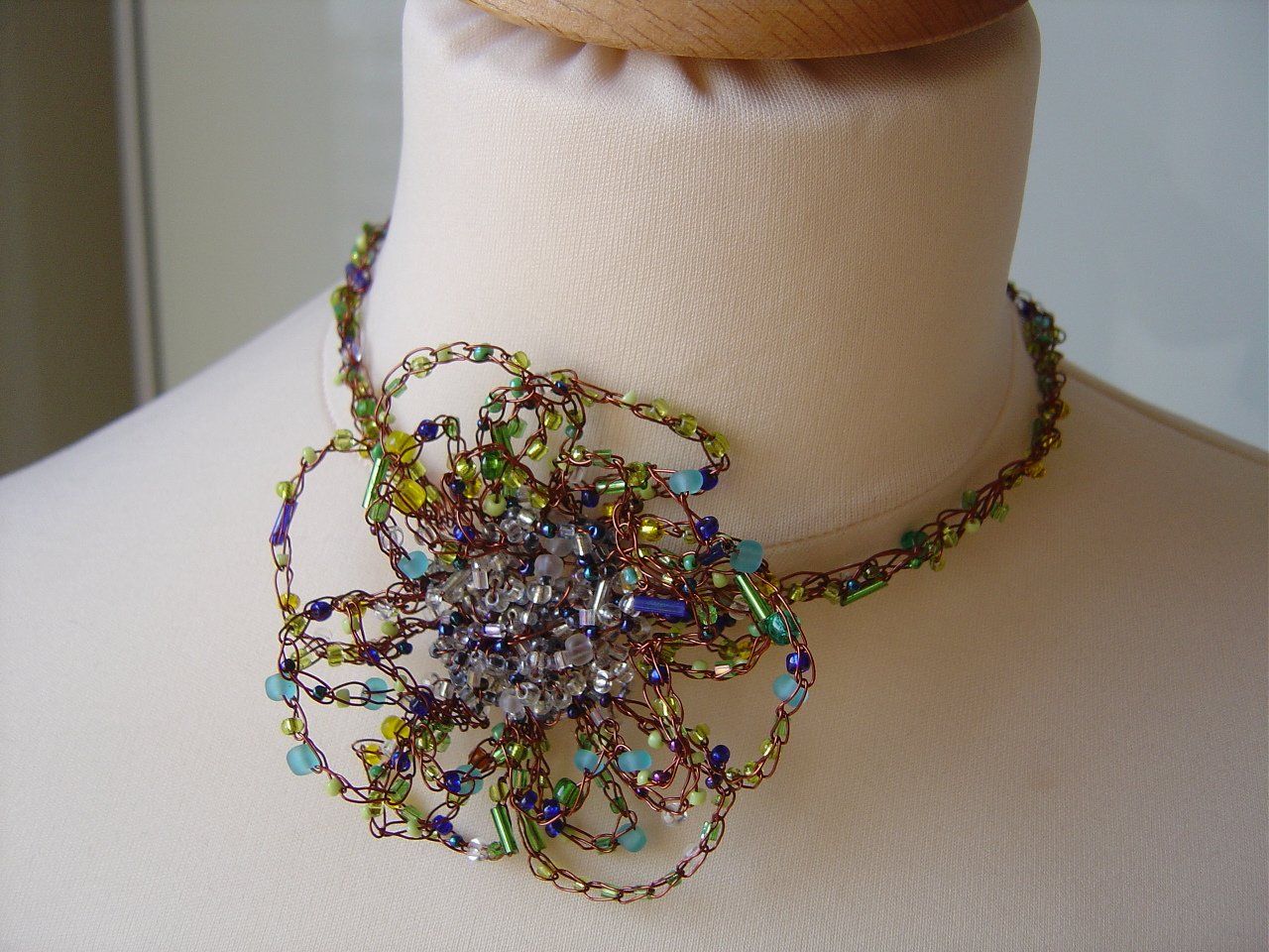 Catenine: Wunderschöner Schmuck - Beadwork "Daisy" – Nuovo (secondo la descrizione) da Füllinsdorf venduto da Bantrybay