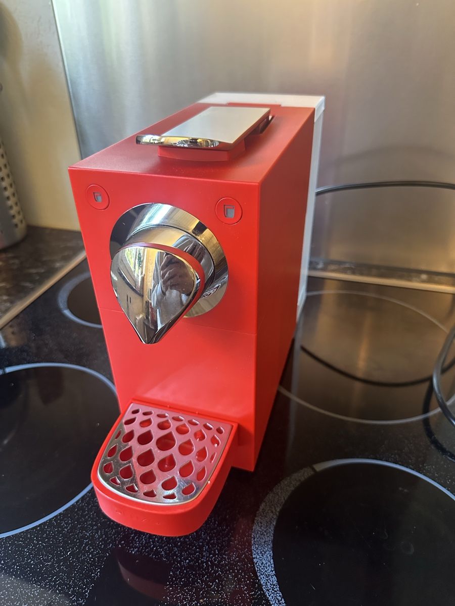Delizio Macchine per caffè & Macchine per espresso: Delizio UNA Automatic mit über 100 Kapseln + Entkalker – Usato da Bern venduto da looas 1
