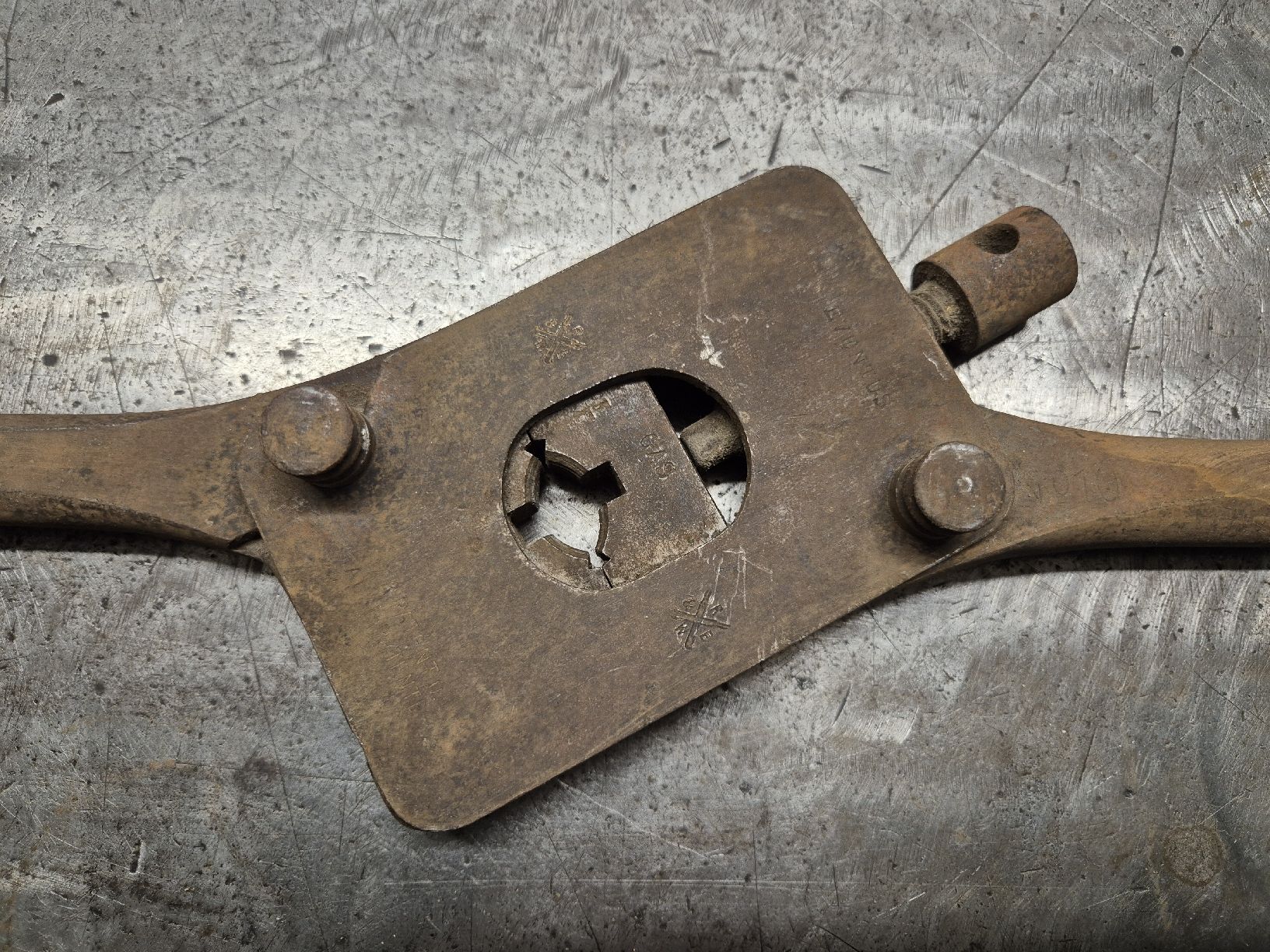 Tutti gli attrezzi: Filière réglable ancienne – Usato da Le Locle venduto da CHEGUA 3