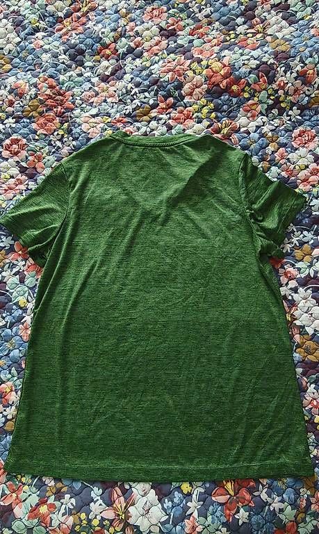 T-shirt: T-shirt USA Pro Tech V vert - taille 38 – Usato da Fribourg venduto da cov_5s7x 1