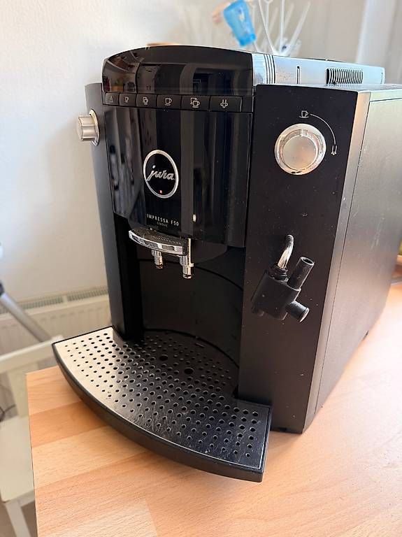 Jura Macchine per caffè & Macchine per espresso: Jura Impressa F50 Classic – Usato da Unterterzen venduto da Diamond1291