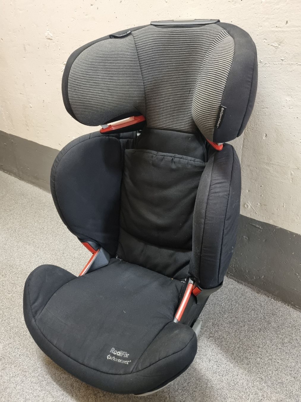Maxi-Cosi Auto-Kindersitze: Maxicosi Rodifix (2016) – Gebraucht aus Altendorf von evuhler
