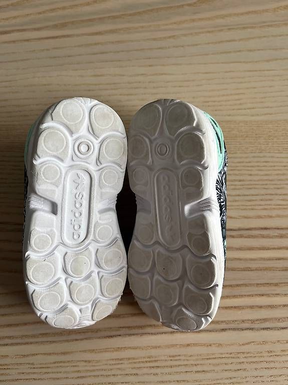 Adidas Scarpe per ragazzi: Adidas Sneakers Grösse 20 – Usato da St-Prex venduto da buc_y6n7 3