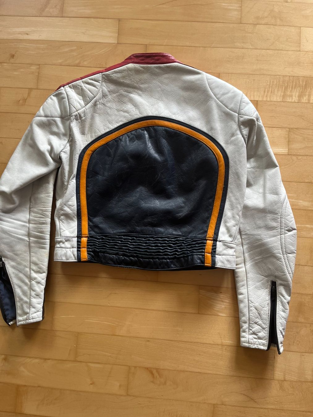 Completi: Motorrad-Lederkombi Vintage 80s – Usato da Jona venduto da Tschapatalpas 2