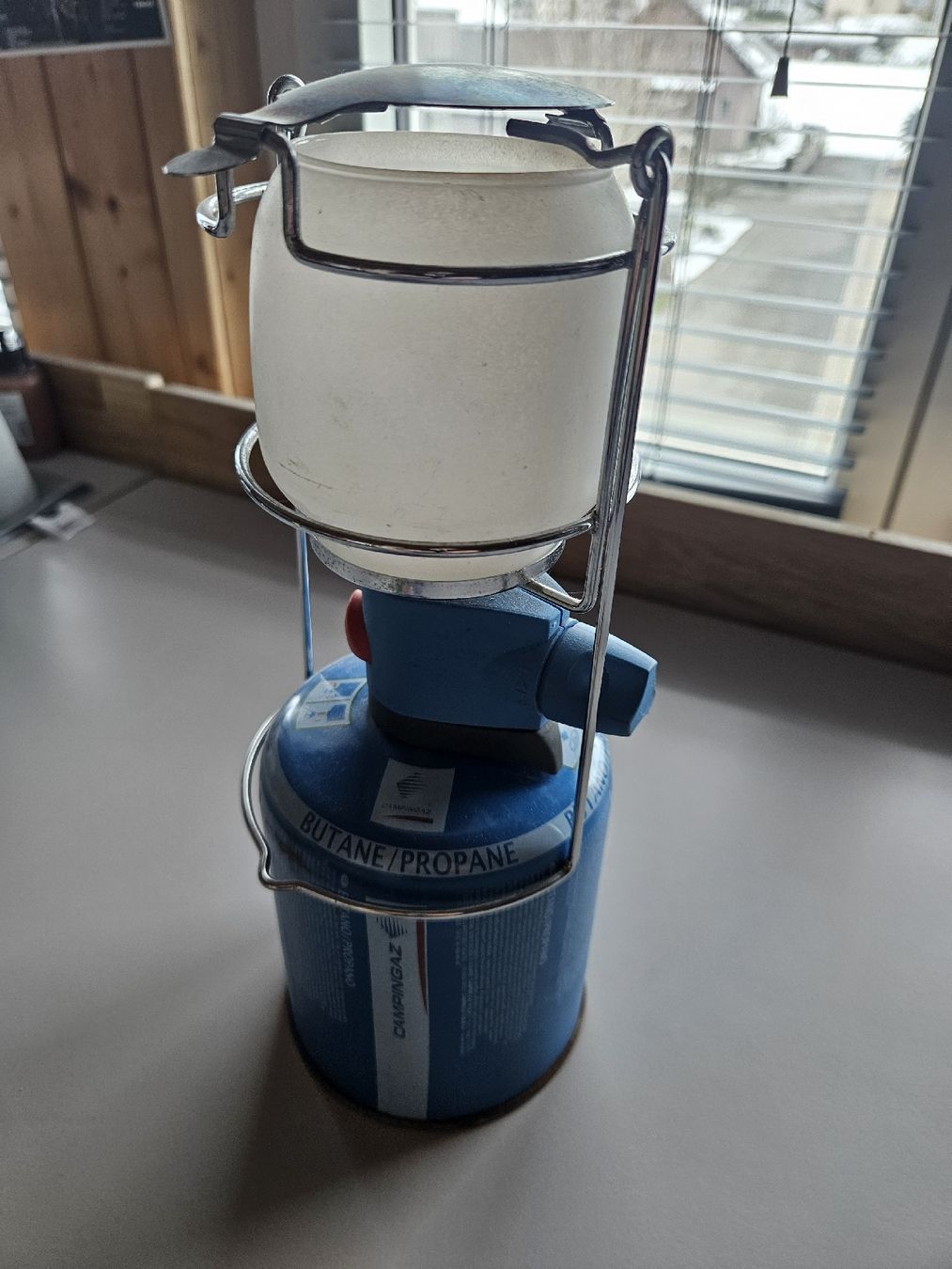 Campingaz Lampen: Campingaz Lampe mit 2 Gaskartuschen und Glühstrümpfe – Gebraucht aus St.Gallenkappel von RocknSkull 1