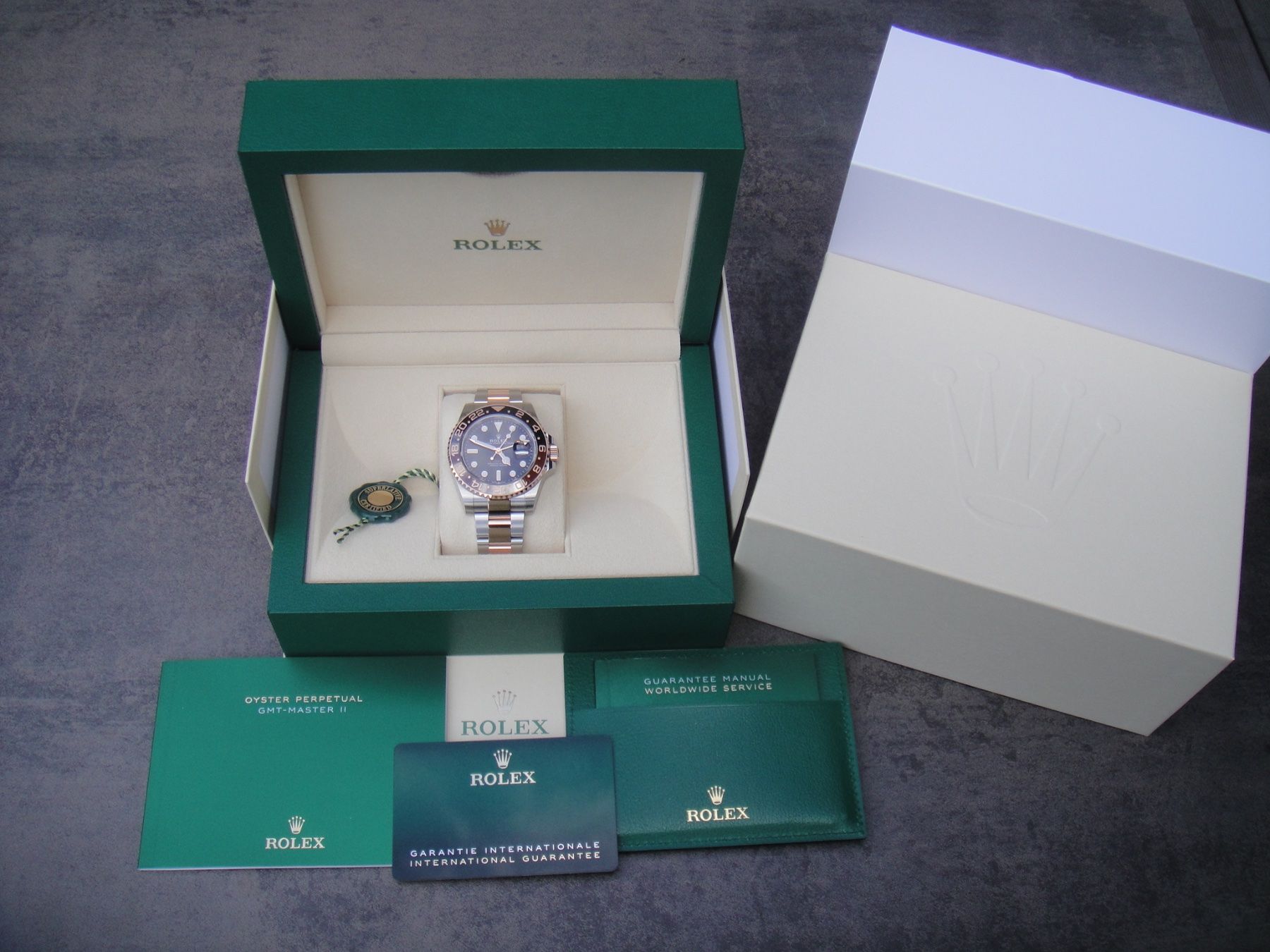 Rolex Montres: Rolex / GMT Master II / Rootbeer / Fabrikneu + Kaufbeleg – Neuf avec emballage d'origine à Biberist par keine-ursache 4