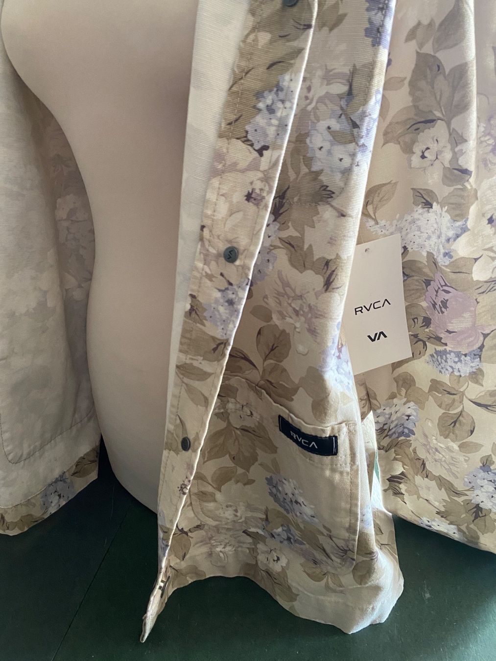 Giacche: Veste RVCA Femmes Taille S -40% – Nuovo e nell'imballaggio originale da Orbe venduto da D-stockFactory-Orbe 2