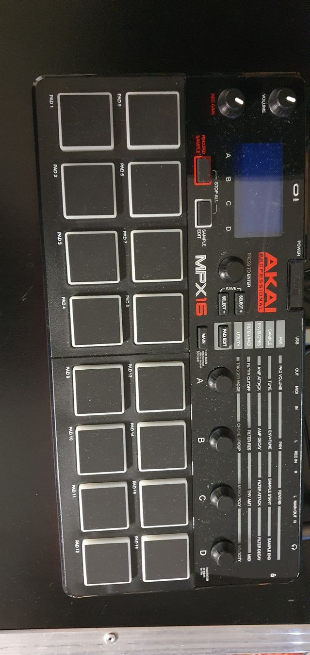Akai Instruments de musique: AKAI MPX16 Pad Controller guter Zustand – D'occasion à Muri AG par Jeromia