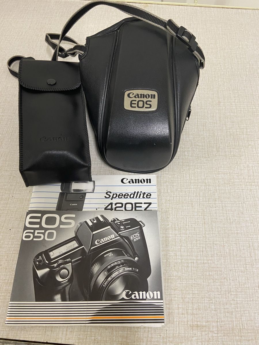 Canon Fotocamera: Canon EOS 650 Kamera mit Blitz – Usato da Dietikon venduto da brocki-eyra 6
