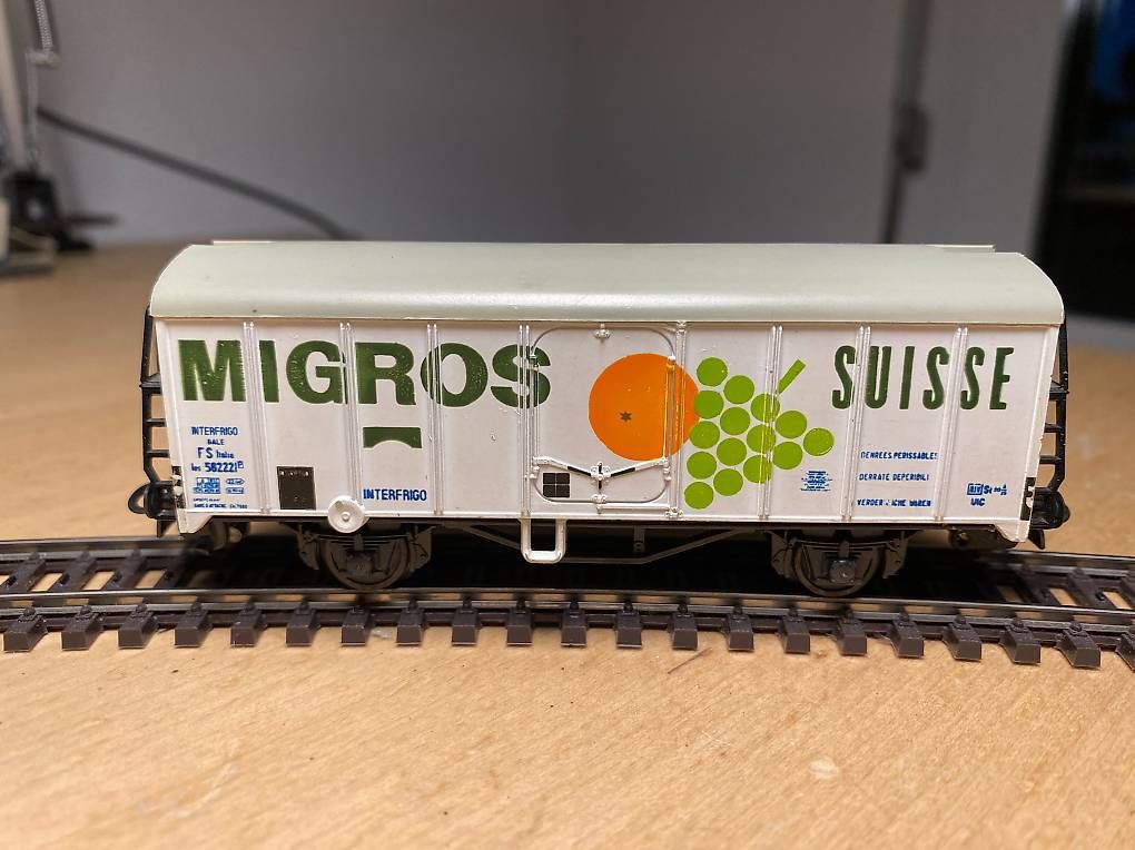 Modellini di ferrovie: Märklin 1 Kühlwagen Migros – Usato da Bern venduto da vas_5kbp