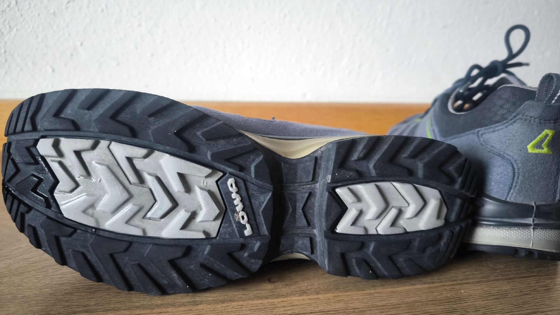 Lowa Herrenschuhe: Lowa Goretex Wanderschuhe 42 – Gebraucht aus Ebikon von brombomboli 3
