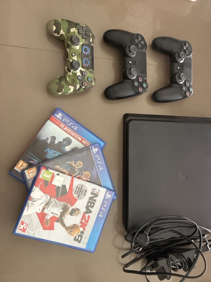 playstation-4-slim-500-g-3-jeux-3-manettes-chargeur-gebraucht-in