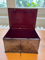 Antike Schmuck/Geld-Kasse mit Schlüssel