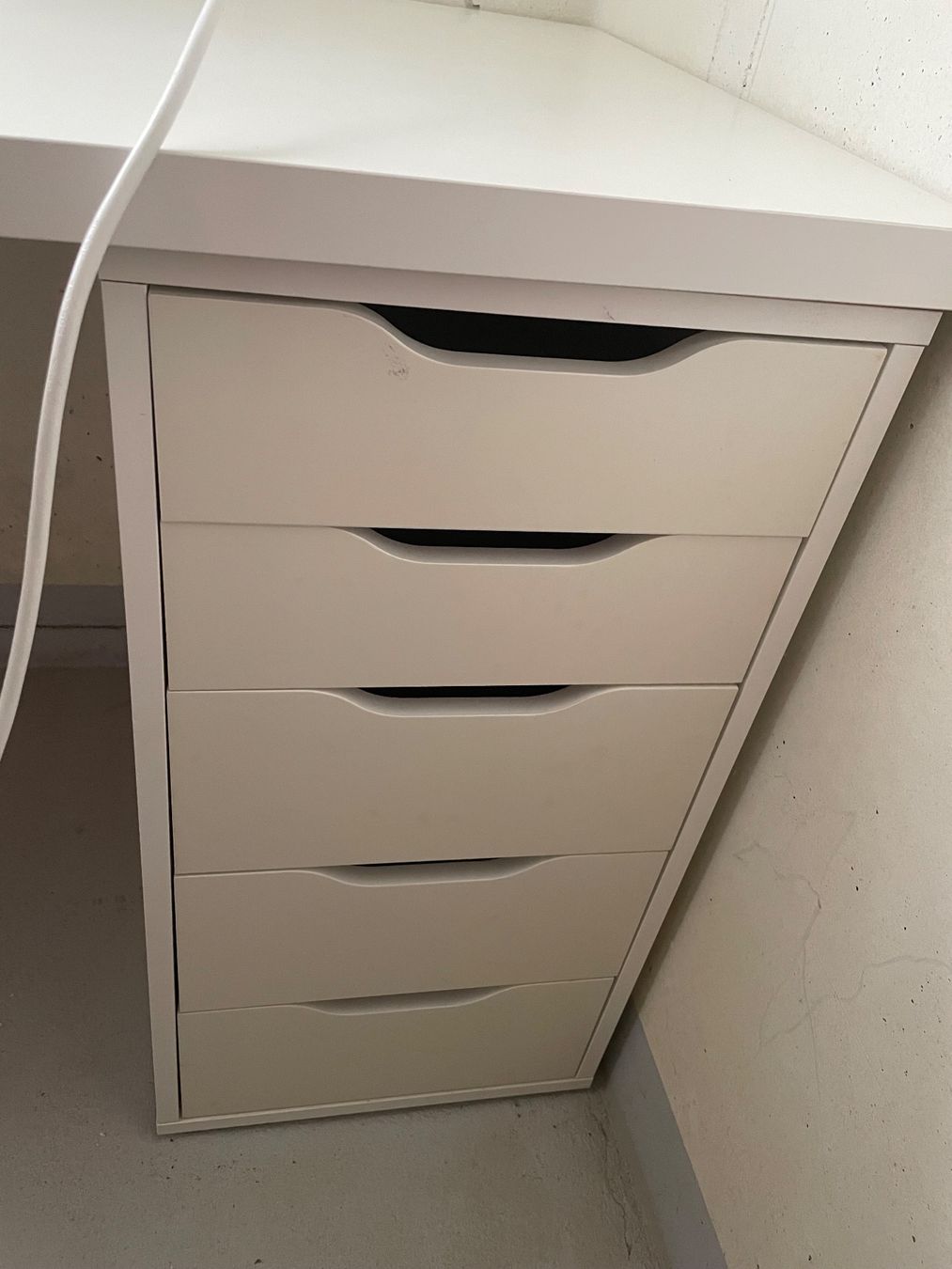 Ikea Scrivanie: Table, desk - GRATIS – Usato da Stallikon venduto da Viix 1