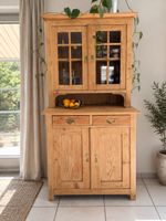 Antikes Buffet / Küchenschrank im Landhausstil