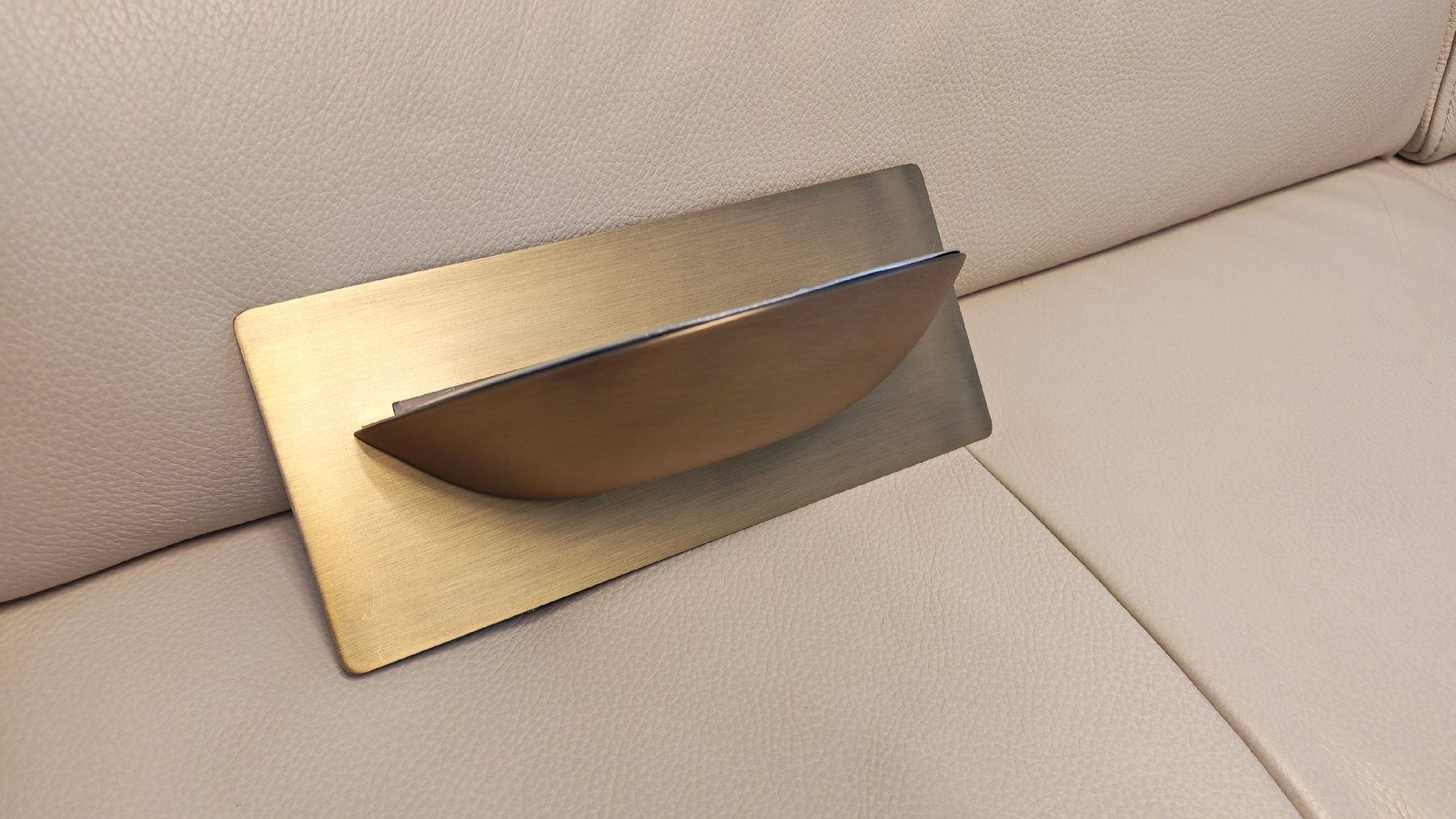 Lampade: Brushed gold metal dimmable wall lamp 80W – Usato da Büsserach venduto da mis_fg52 3