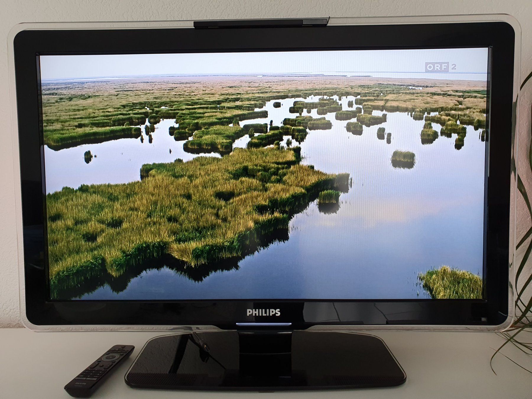 Philips Televisori: Philips LCD TV - Ambilight - Pixel Plus - Full HD - 94cm – Usato da Biel / Bienne venduto da andromeda2011